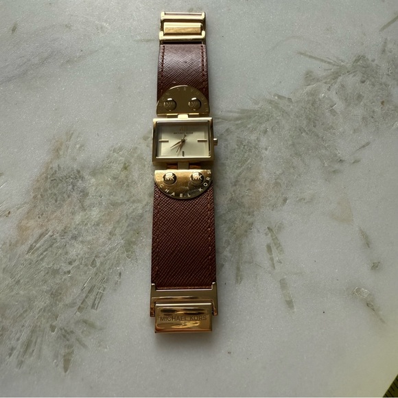 Michael Kors Gold and Brown Men's Watch - Picture 2 of 10